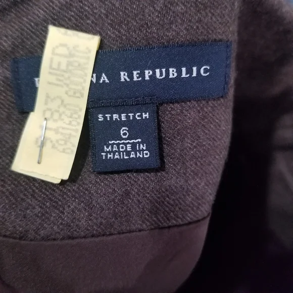 Banana Republic Back Zip Wool Blend Pencil Skirt. - Picture 4 of 9